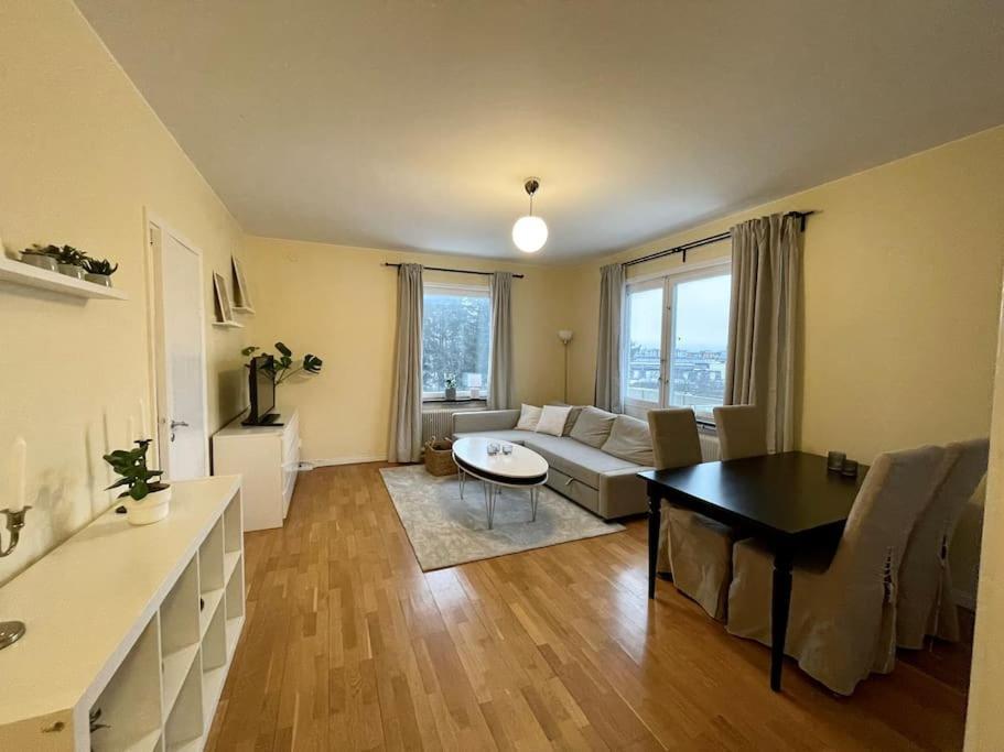 Trivsamma Lagenheter Med Fri Parkering Apartamento Estocolmo Exterior foto