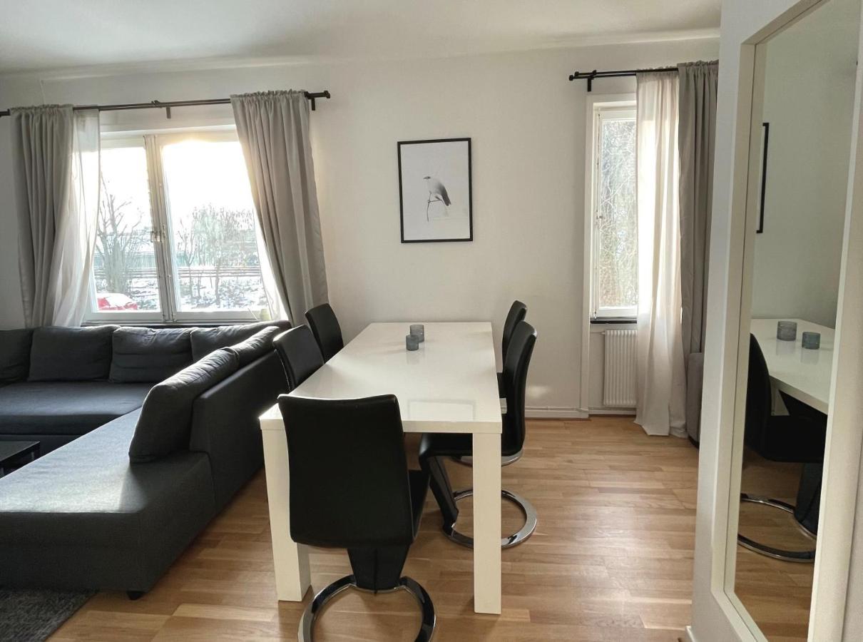Trivsamma Lagenheter Med Fri Parkering Apartamento Estocolmo Exterior foto