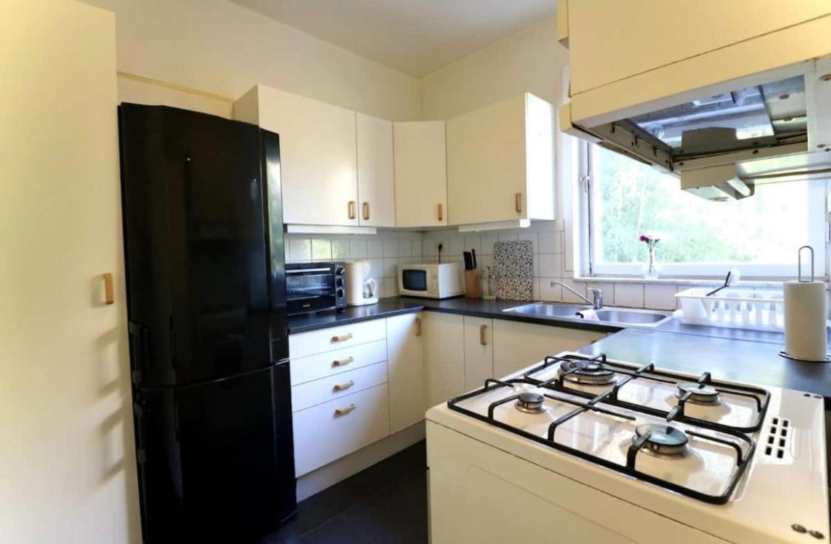 Trivsamma Lagenheter Med Fri Parkering Apartamento Estocolmo Exterior foto