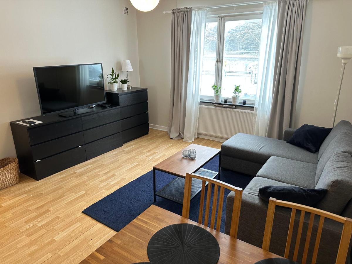 Trivsamma Lagenheter Med Fri Parkering Apartamento Estocolmo Exterior foto